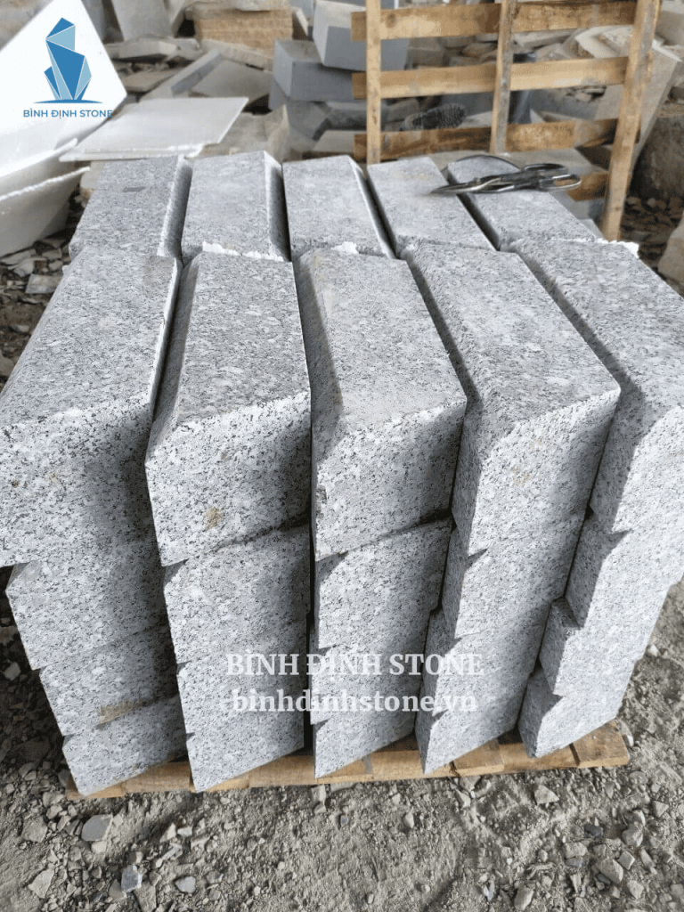 Đá bó vỉa granite tím hoa cà viền sân vườn biệt thự