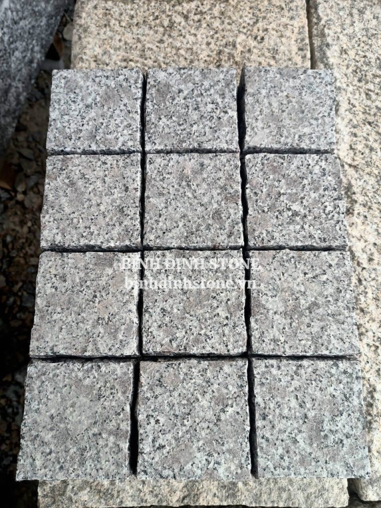 Đá granite tự nhiên lát sân vườn