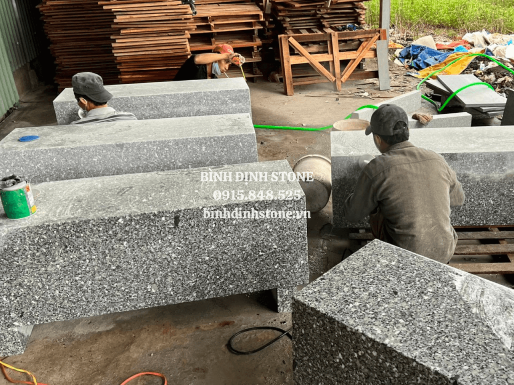 Xưởng gia công đá granite trắng Suối Lau theo yêu cầu riêng